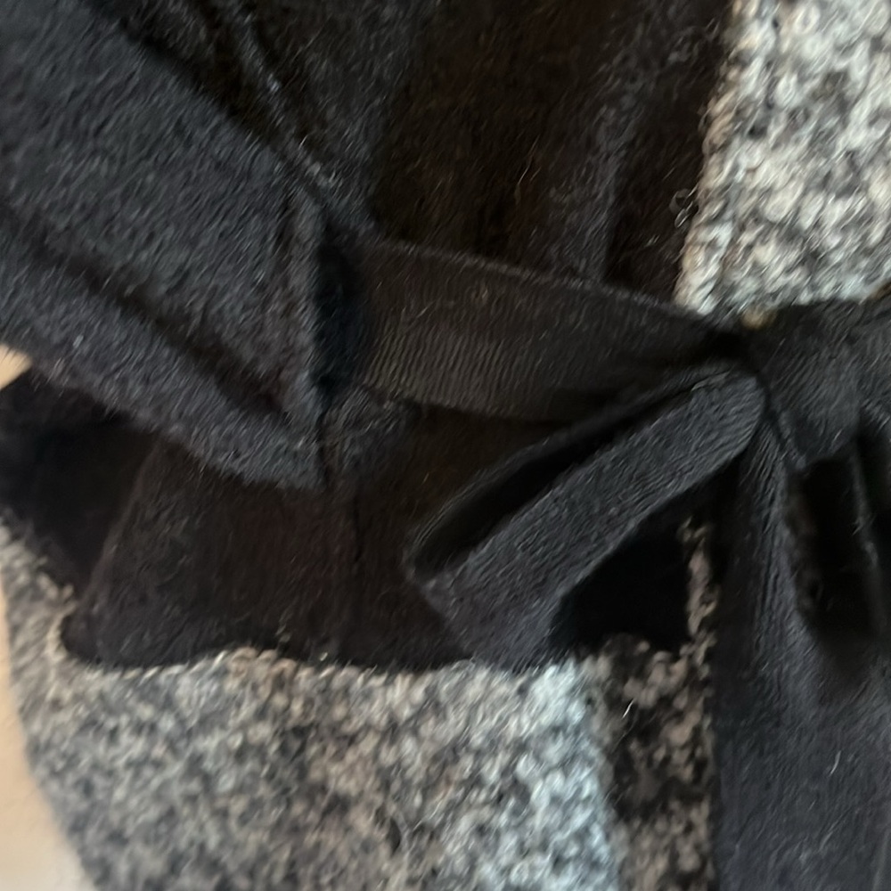 Peck & Peck Wool Black w/gray trim Kimono style snap buttons & Belt Size Medium - Picture 9 of 12
